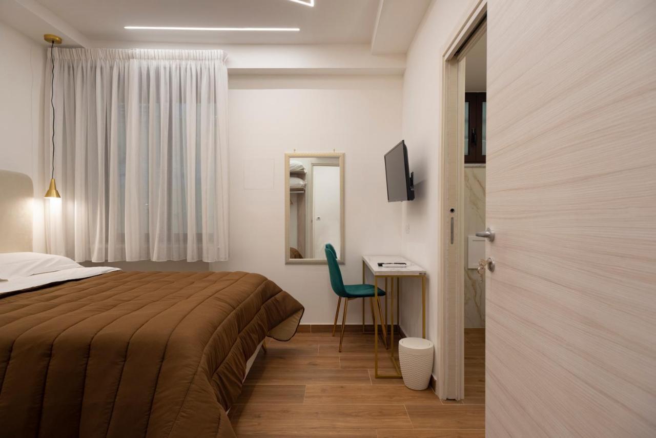Toledo3 Hotel Naples Exterior photo